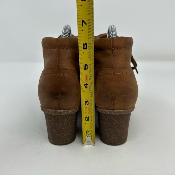 Clarks Brown Tan Leather Sashlin Sue Ankle Lace Up Booties Size 9 Comfort - Picture 9 of 13